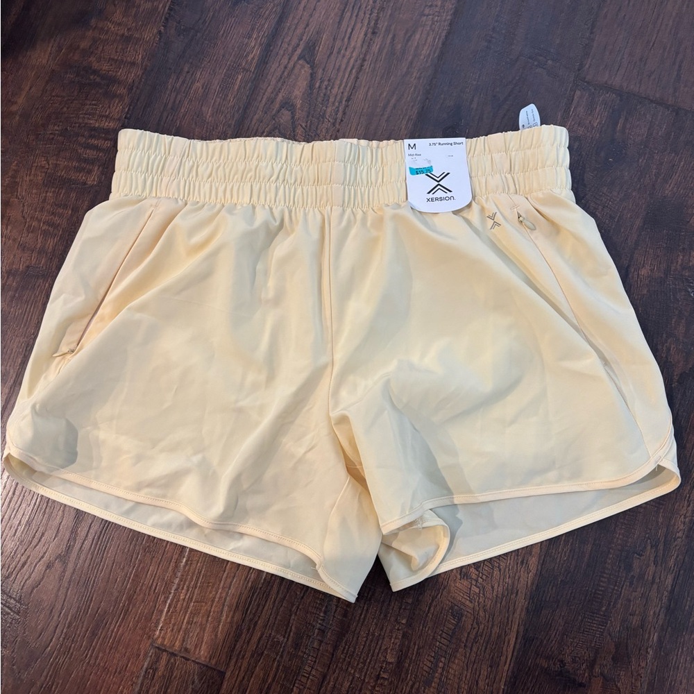 Xersion Women's Light Cream Athletic Shorts with Elastic Waist